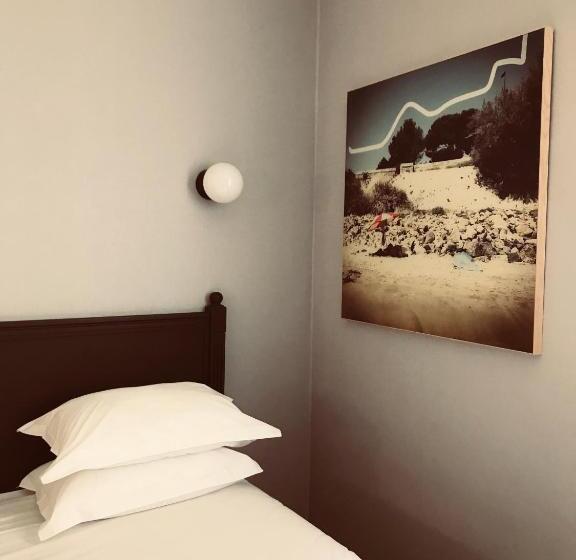 اتاق استاندارد چهار تخته, Hôtel L Orque Bleue