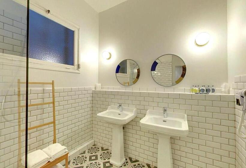 اتاق استاندارد چهار تخته, Hôtel L Orque Bleue