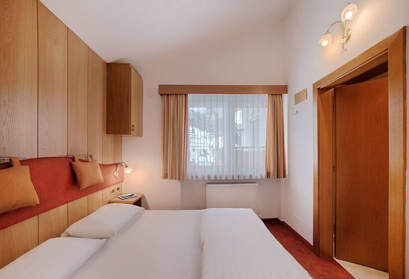 Standard Single Room, Malita