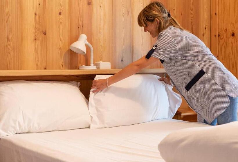 Economy Triple Room, Meuble' Joli