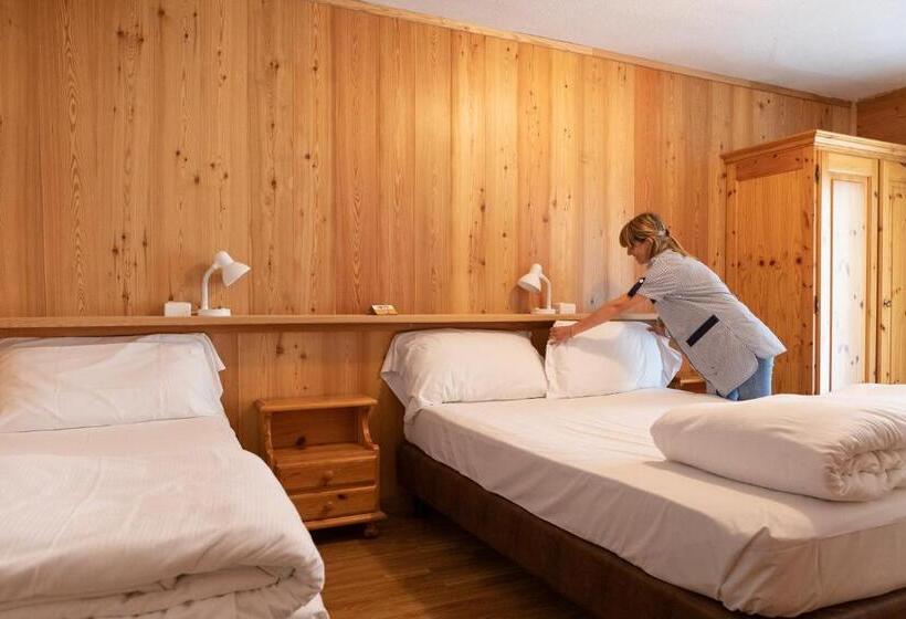 Economy Triple Room, Meuble' Joli
