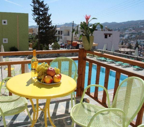 استودیوی استاندارد, Perla Apartments