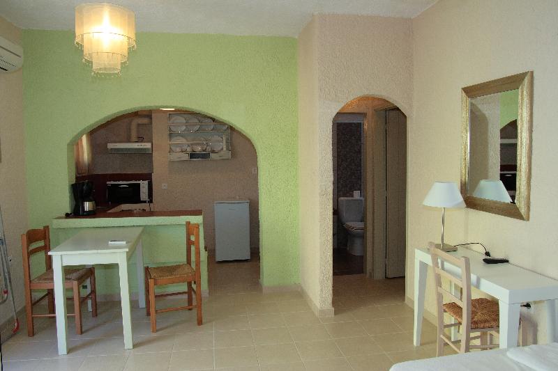 استودیوی استاندارد, Perla Apartments