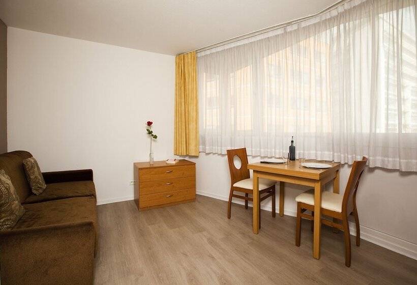 1 Bedroom Apartment, Sejours And Affaires Montreuil Saint Mande