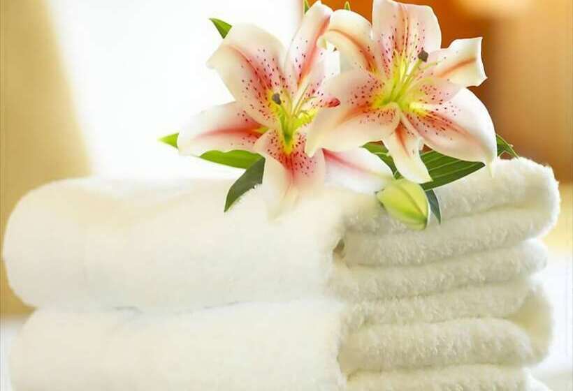 اتاق استاندارد یک نفره, Tritone