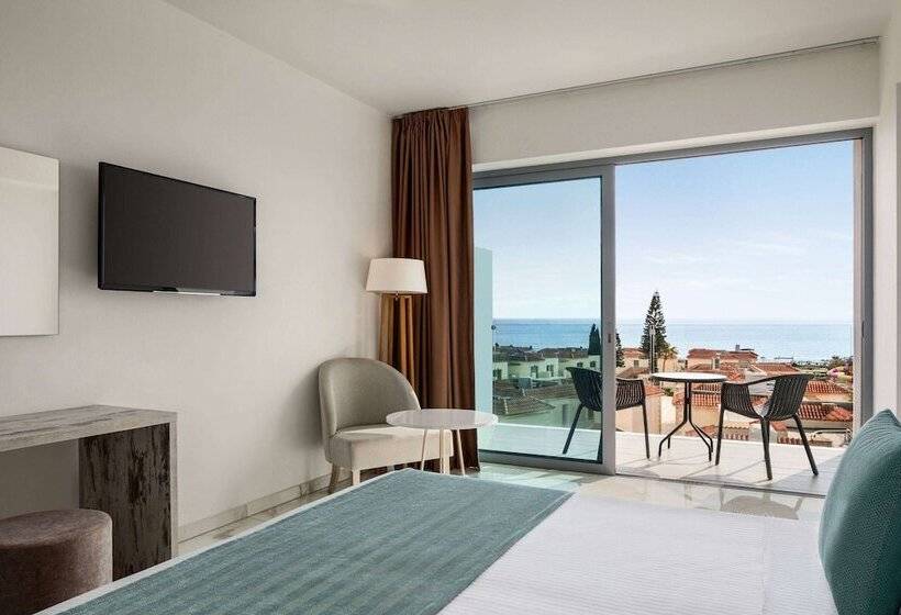 اتاق لوکس با چشم‌انداز دریا, Ramada Hotel & Suites By Wyndham Ayia Napa