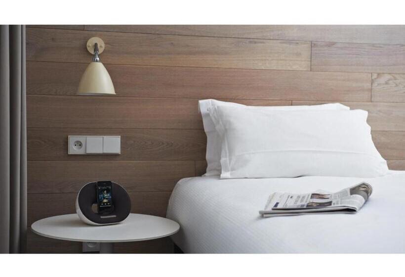 اتاق کلاب, 9hotel Opera