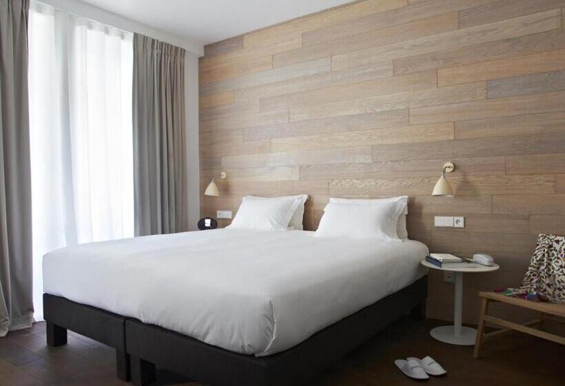 اتاق کلاب, 9hotel Opera