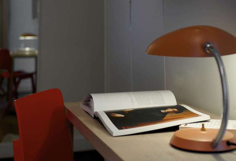 اتاق کلاب, 9hotel Opera