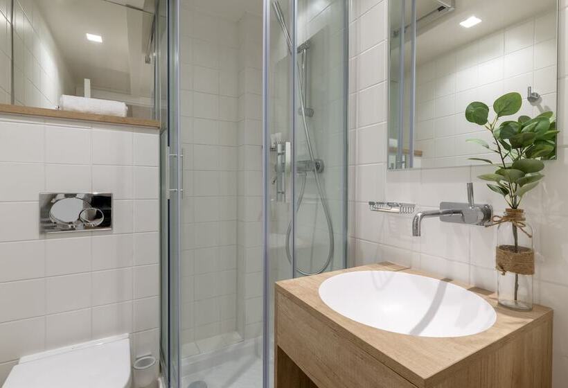 اتاق کلاب, 9hotel Opera