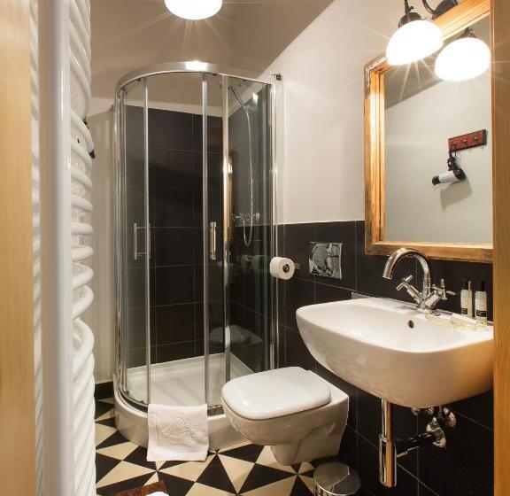 استودیوی استاندارد, Antique Apartments Plac Szczepański