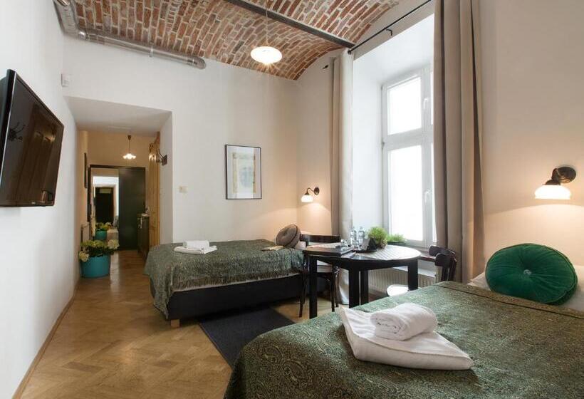 استودیوی استاندارد, Antique Apartments Plac Szczepański