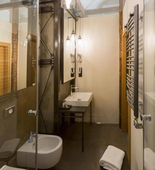 استودیوی استاندارد, Antique Apartments Plac Szczepański