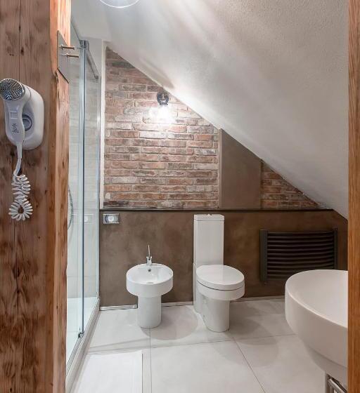 استودیوی استاندارد, Antique Apartments Plac Szczepański
