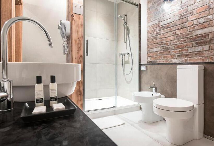 استودیوی استاندارد, Antique Apartments Plac Szczepański