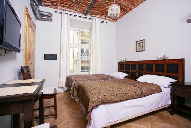 استودیوی استاندارد, Antique Apartments Plac Szczepański