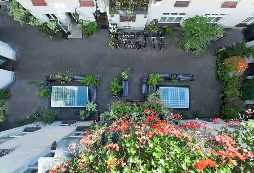 استودیوی استاندارد, Antique Apartments Plac Szczepański