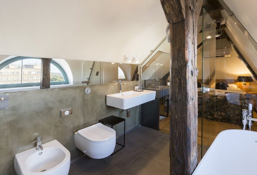 استودیوی استاندارد, Antique Apartments Plac Szczepański