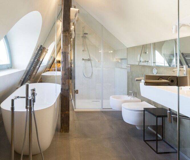 استودیوی استاندارد, Antique Apartments Plac Szczepański