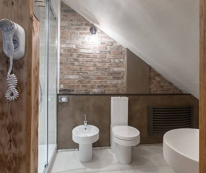استودیوی استاندارد, Antique Apartments Plac Szczepański
