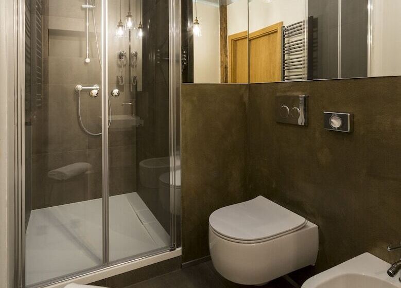 استودیوی استاندارد, Antique Apartments Plac Szczepański