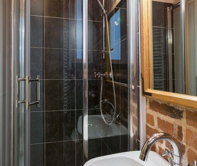 استودیوی استاندارد, Antique Apartments Plac Szczepański