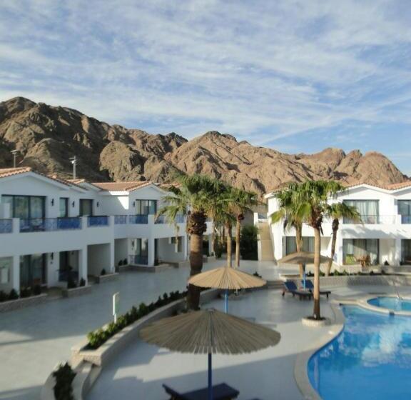 اتاق سه نفره دلوکس با چشم‌انداز دریا, Ecotel Dahab Bay View Resort