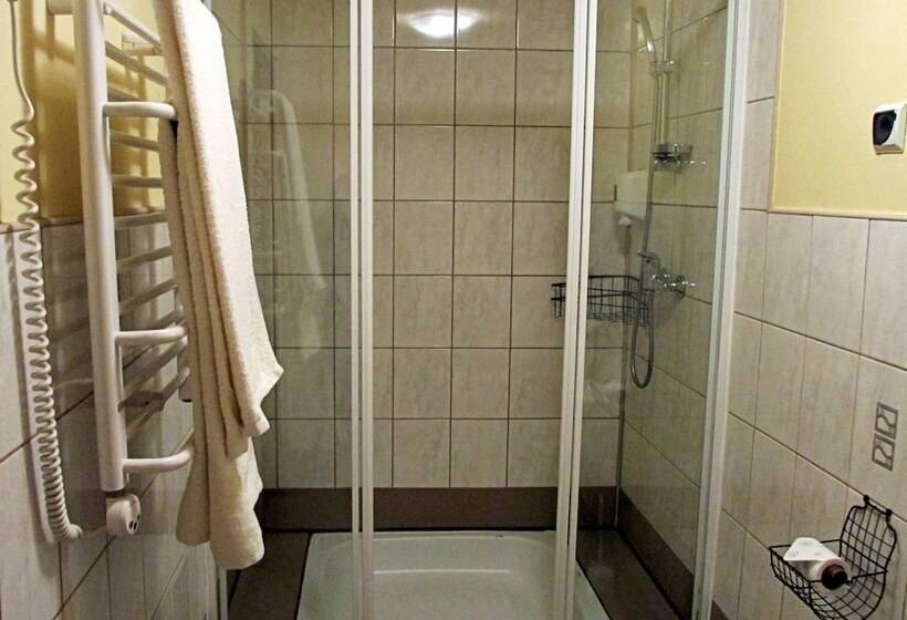 غرفة قياسية رباعية, Globtroter Guest House