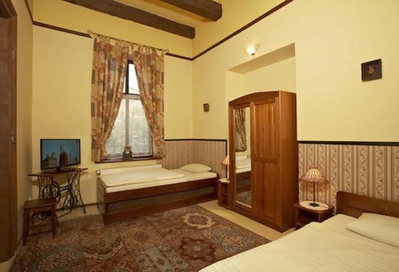 اتاق استاندارد چهار تخته, Globtroter Guest House