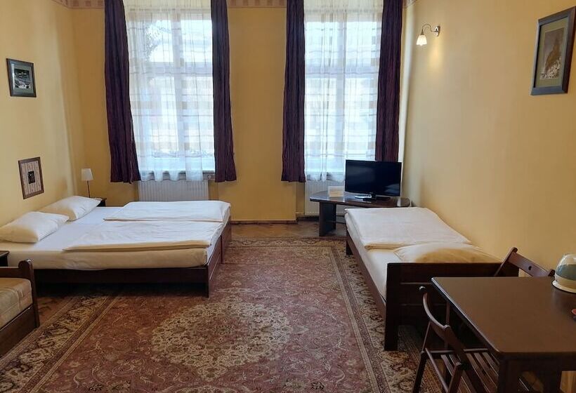 غرفة قياسية رباعية, Globtroter Guest House