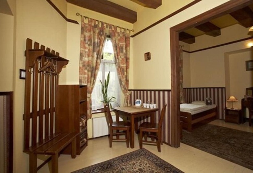 اتاق استاندارد چهار تخته, Globtroter Guest House