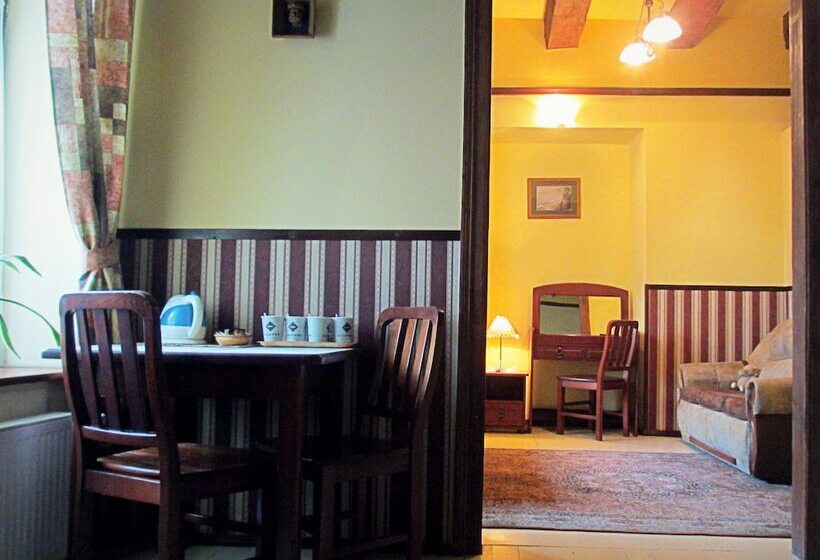 غرفة قياسية رباعية, Globtroter Guest House
