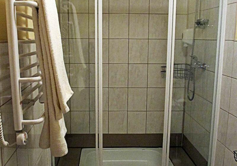غرفة قياسية رباعية, Globtroter Guest House