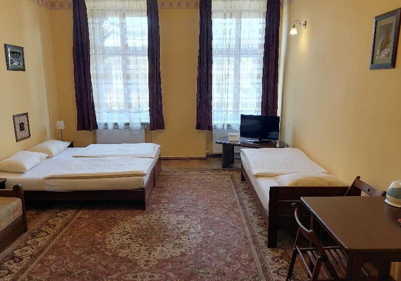 اتاق استاندارد چهار تخته, Globtroter Guest House