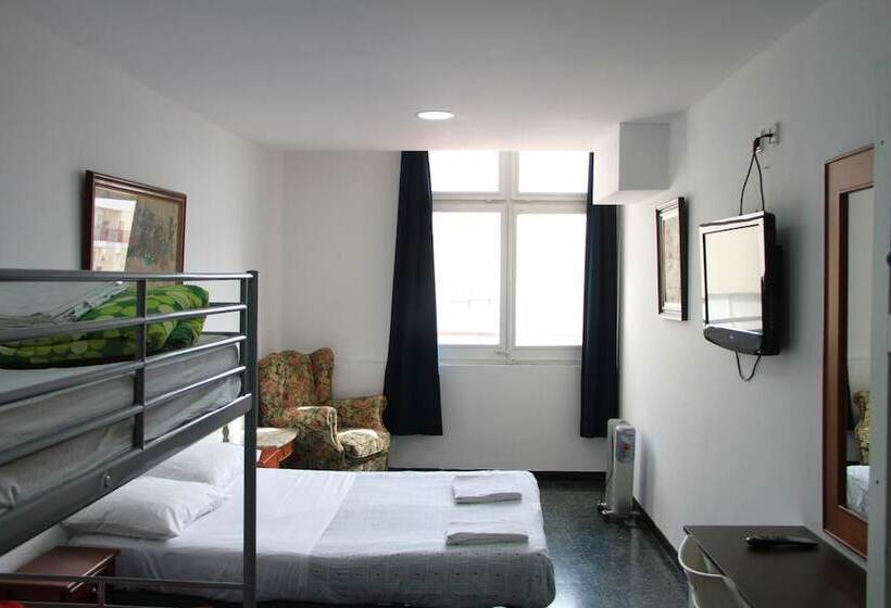 اتاق استاندارد چهارنفره با سرویس بهداشتی مشترک, Hostal Lk Barcelona