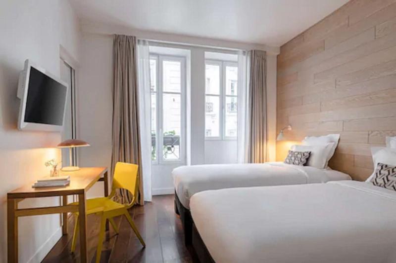 اتاق کلاب, 9hotel Opera
