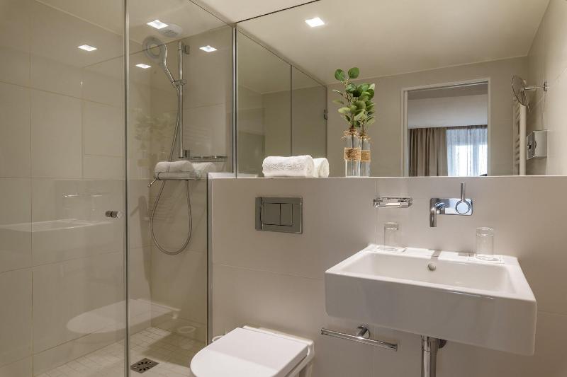 اتاق کلاب, 9hotel Opera