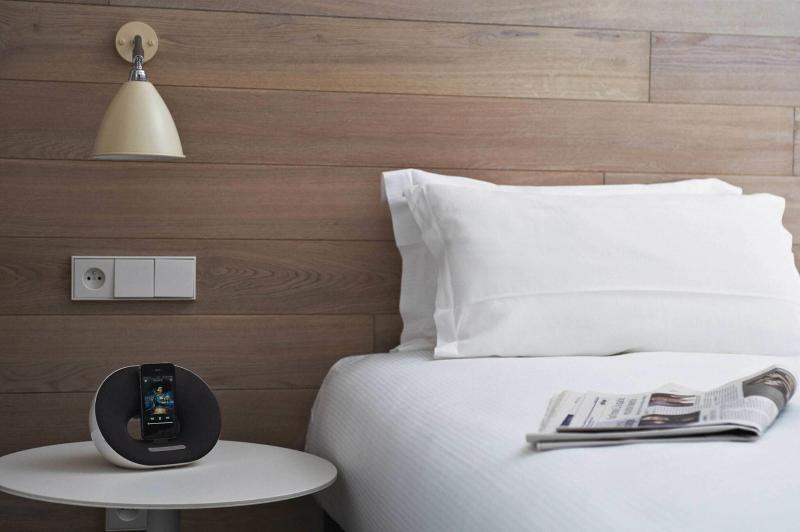 اتاق کلاب, 9hotel Opera