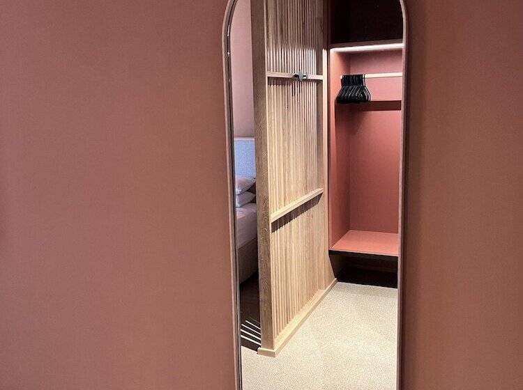 اتاق استاندارد, Adelante Boutique
