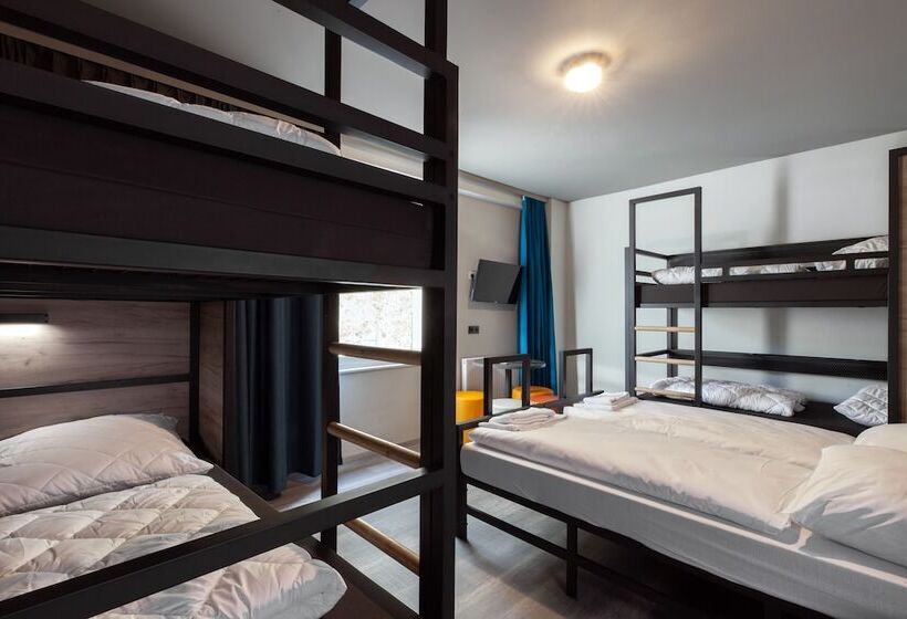 اتاق استاندارد چهار تخته, a&o Berlin Hauptbahnhof