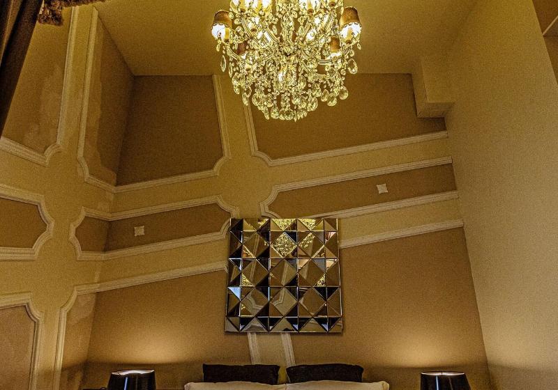 سوییت جونیور, Avogaria 5 Rooms