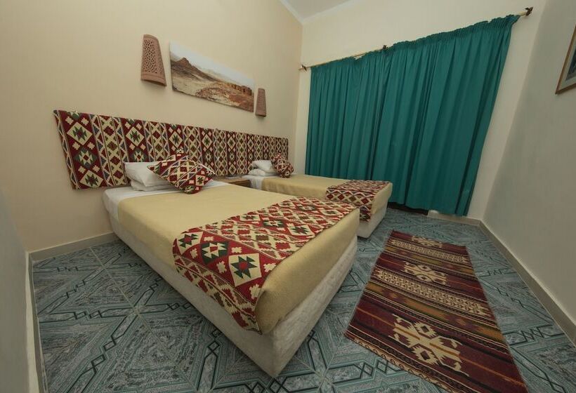 Basic Room, Bedouin Moon