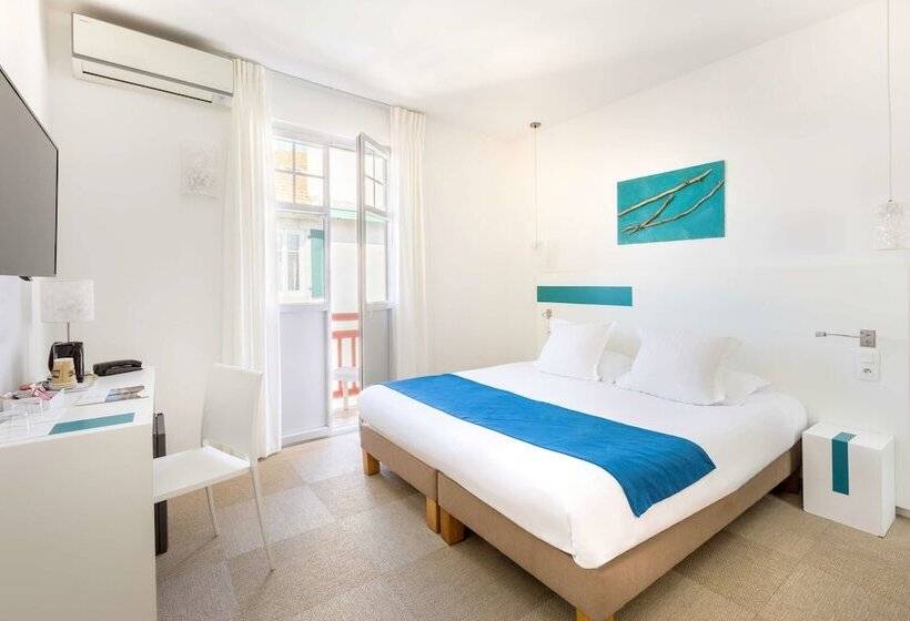 اتاق راحتی, Hôtel Kemaris