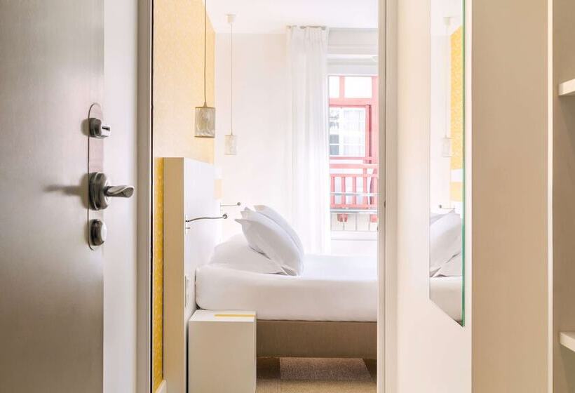 اتاق راحتی, Hôtel Kemaris