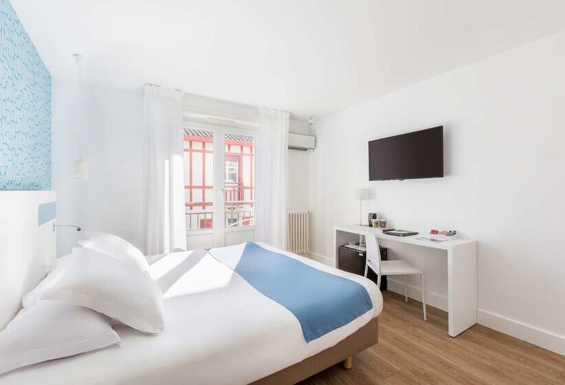 اتاق راحتی, Hôtel Kemaris