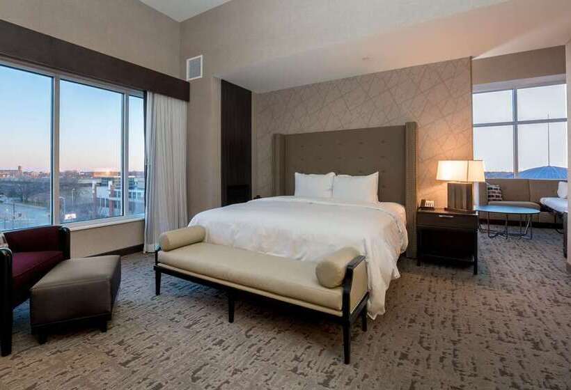 سوئیت با تخت بزرگ, Embassy Suites By Hilton Orlando Downtown