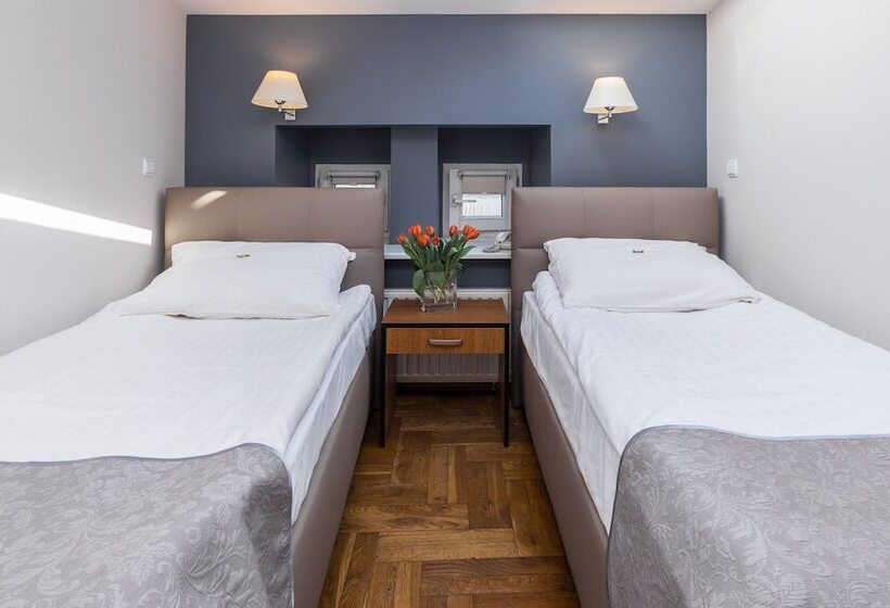 Economy Zimmer, Floryan Old Town