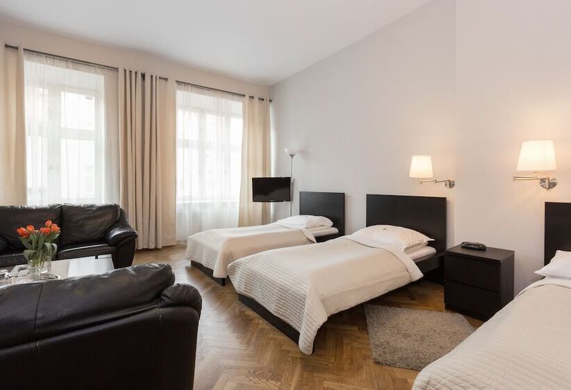 Superior Triple Room, Floryan Old Town