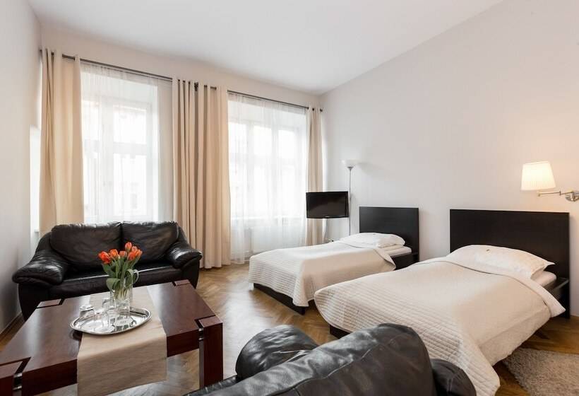 Superior Triple Room, Floryan Old Town