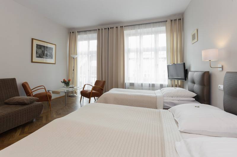 اتاق سوپریور چهار تخته, Floryan Old Town